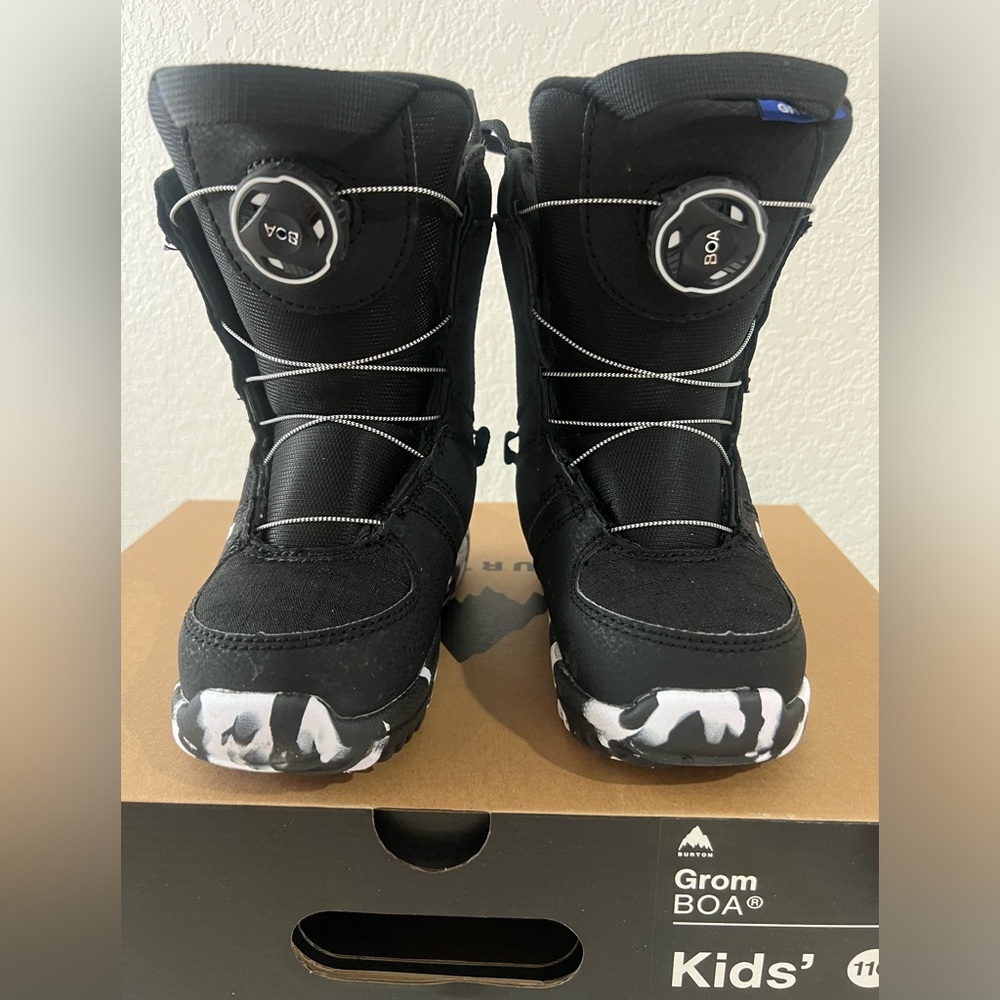 Kids Burton Grom BOA Snowboard Boots size 11